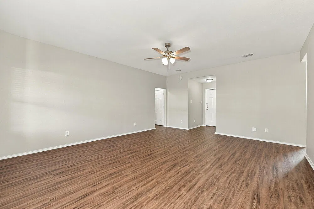 3 bed, 2.0 bath, 1380 sqft, $1,865 — Photo 3