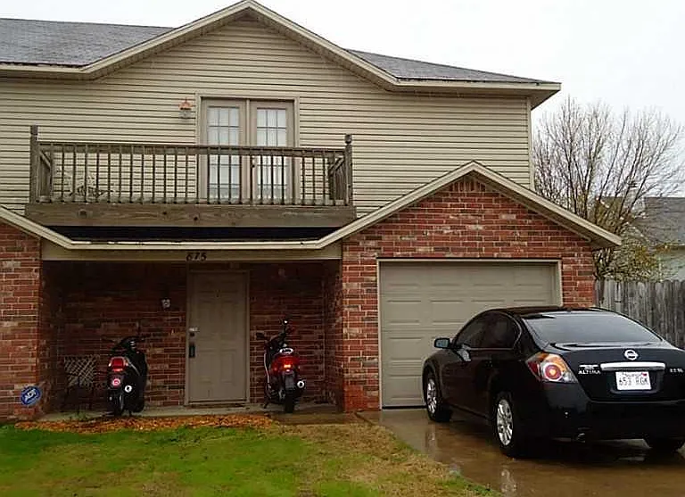 824 W Melmar Dr — Photo 1