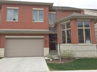 35 Legacy Ln, Wheeling, IL 60090