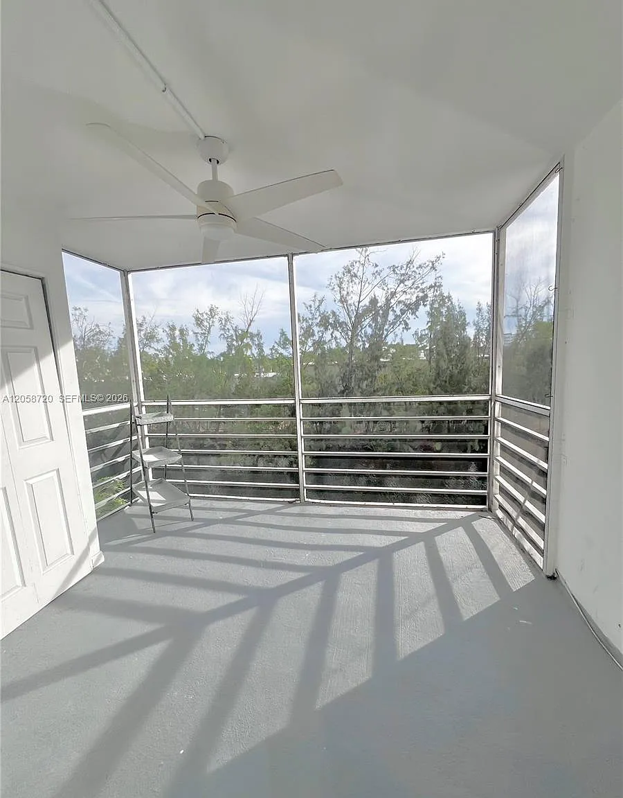 White House Condo — Photo 4
