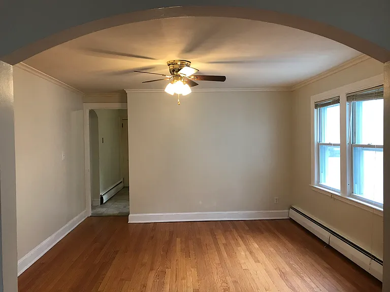 131 Seymour Ave — Photo 5