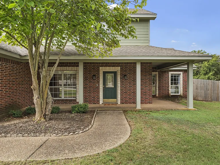 1694 McLennan Crossing Rd — Photo 2