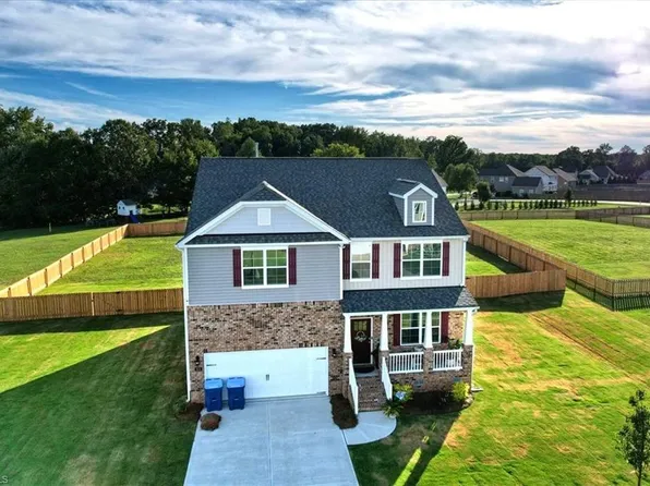 3614 Tyburn Trce, Browns Summit, NC 27214