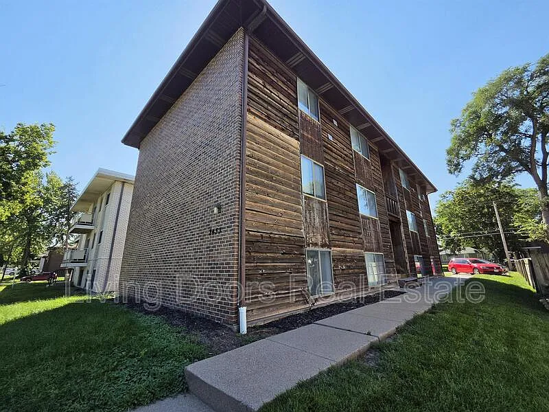 2 bed, 1.0 bath, 700 sqft, $995 — Photo 1