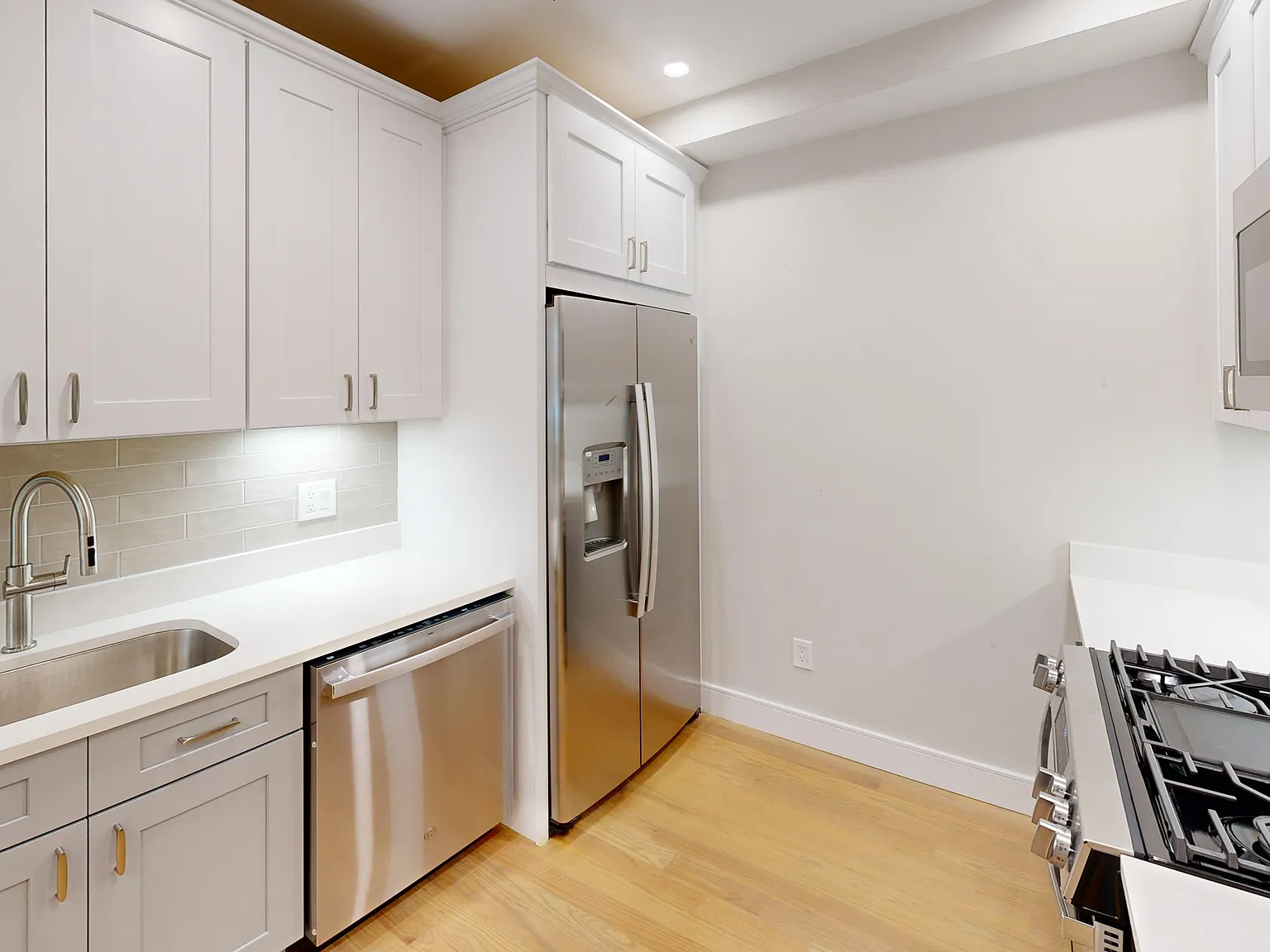4 bed, 1500 sqft, $7,700 — Photo 2