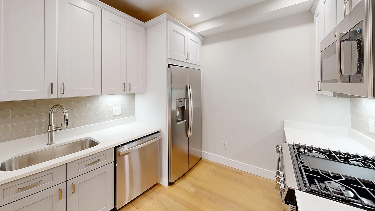 Building Photo - 230 Tremont St #2L