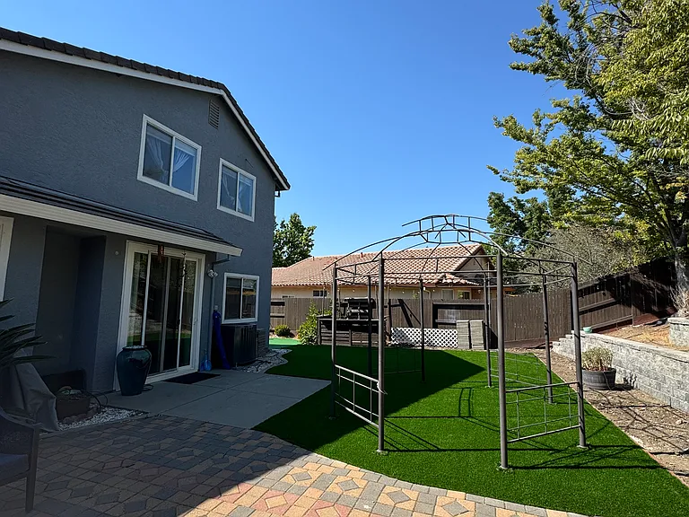 1370 Kerslake Cir — Photo 40