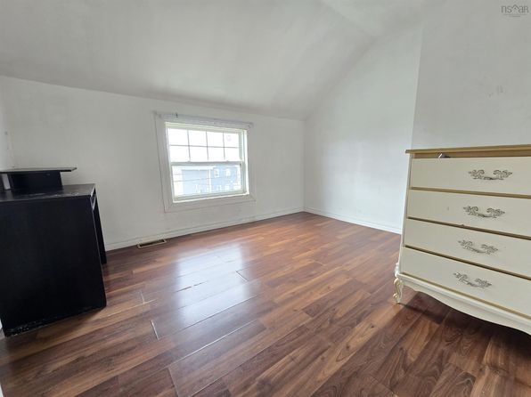 98 Richmond St, Sydney, NS B1P 2V2