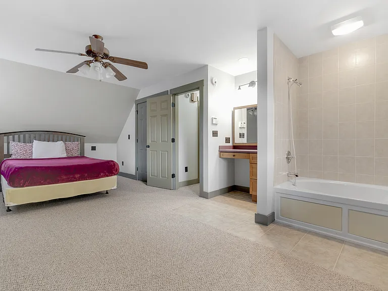 13 Andrew Ave — Photo 45