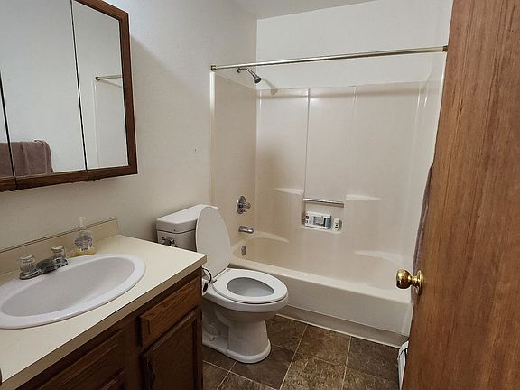 3rd image of 1134 Country Ln #4LEASEONLY