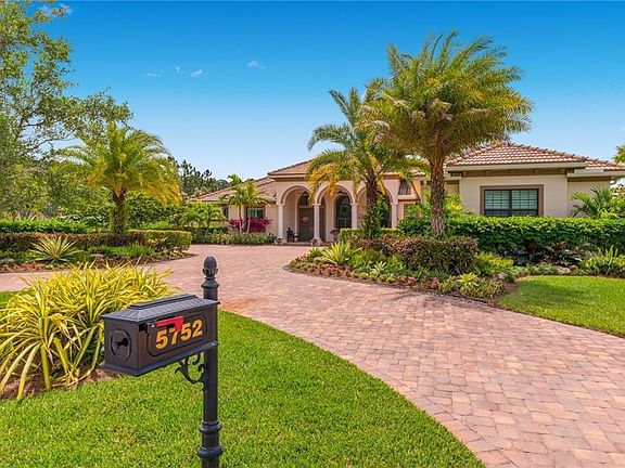 4th image of 5752 SW Pomegranate Way