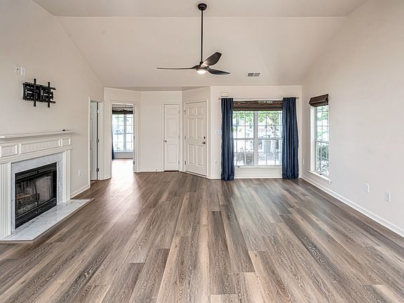 4th image of 410 Midridge Ln #410