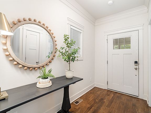 4th image of 1719 14th Ave S #A