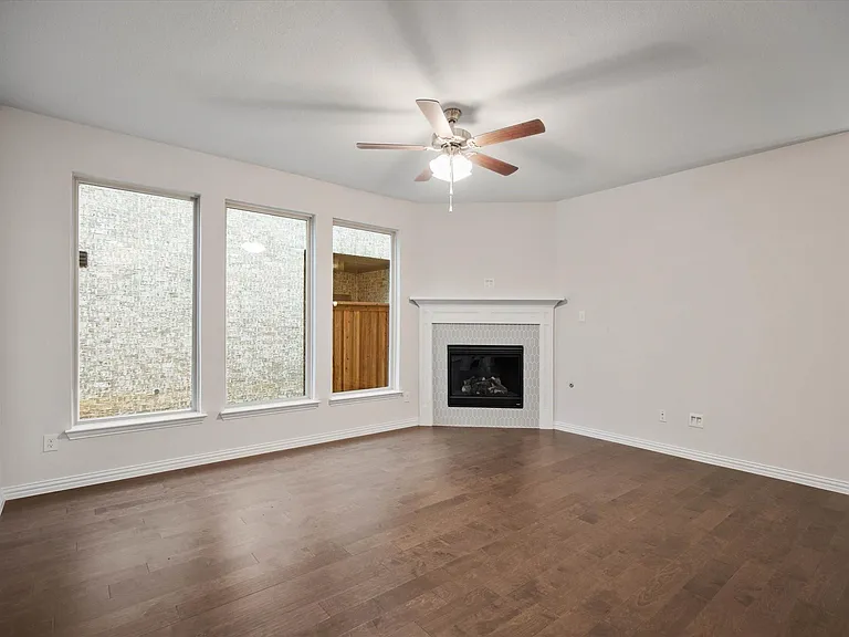 2036 Almassera Dr — Photo 10