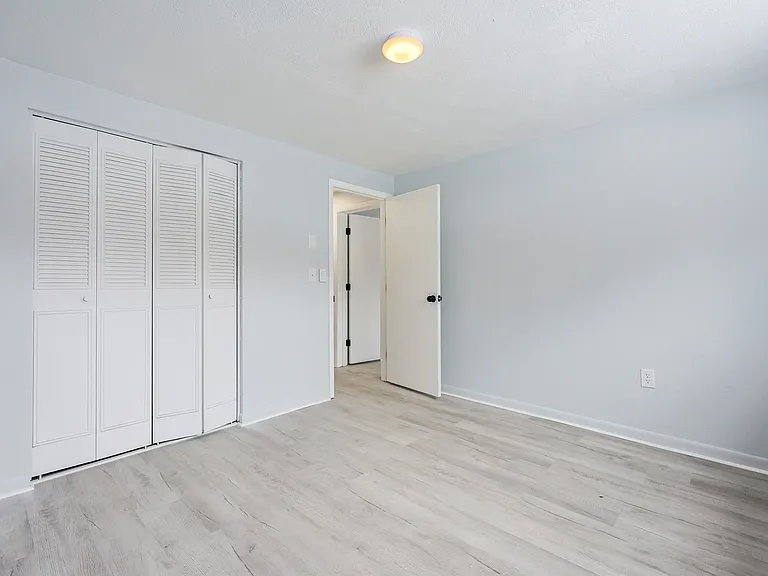 26 Williamsburg Ct #4 — Photo 12