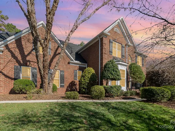 2943 Providence Trail Ln, Charlotte, NC 28270