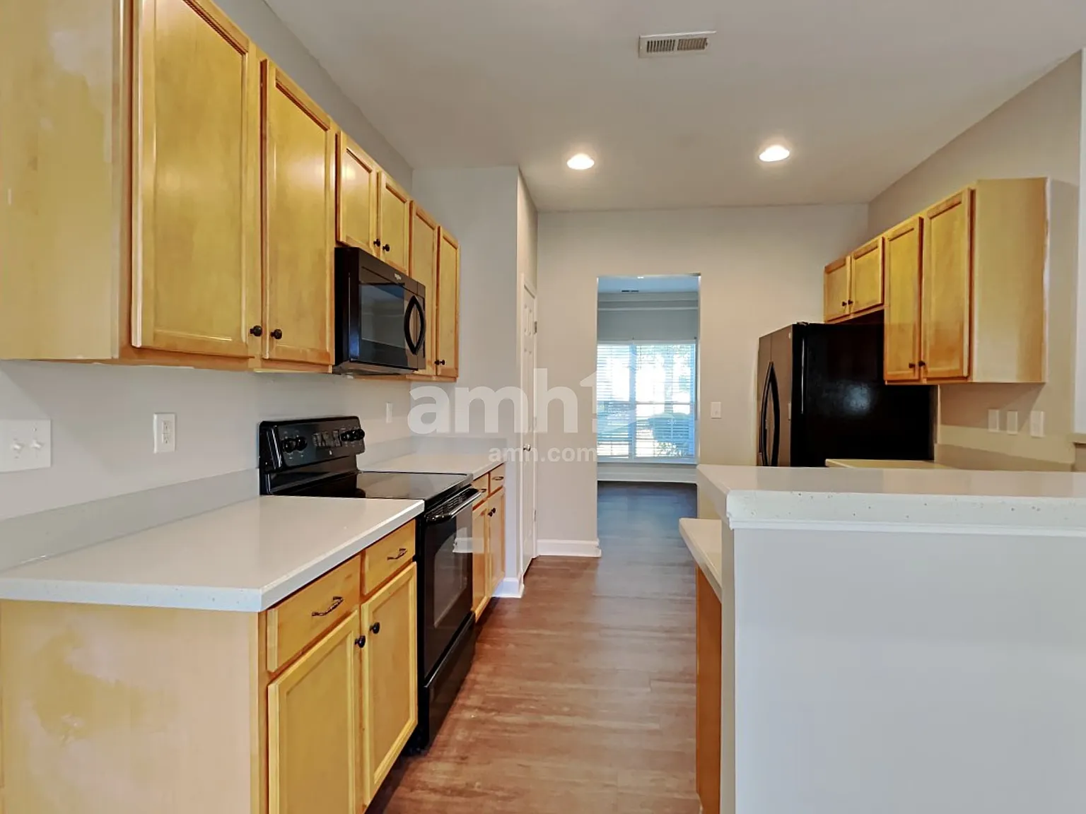 4 bed, 2.5 bath, 2580 sqft, $2,495 — Photo 3