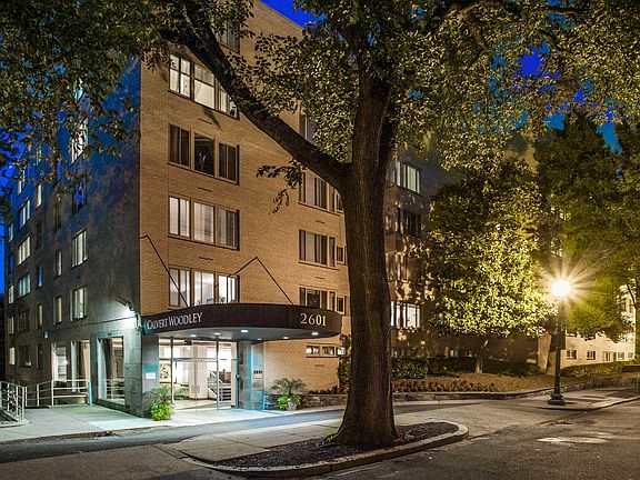 Calvert Woodley Apartments Building