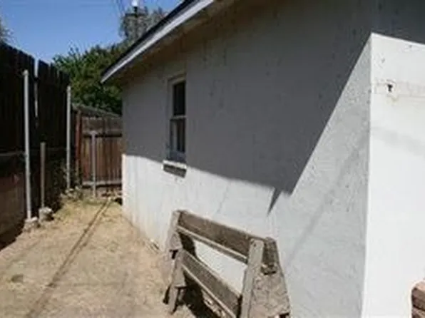 110 La Mesa Dr, Bakersfield, CA 93305
