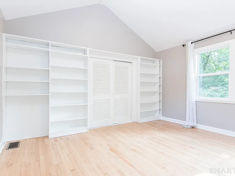211 New Canaan Rd — Photo 25
