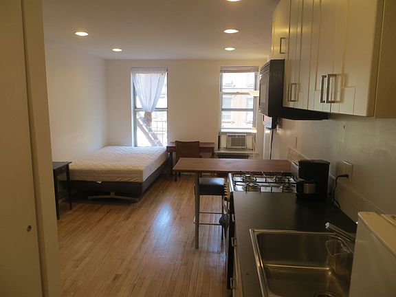 2nd image of 336 E 6th St APT 4FW