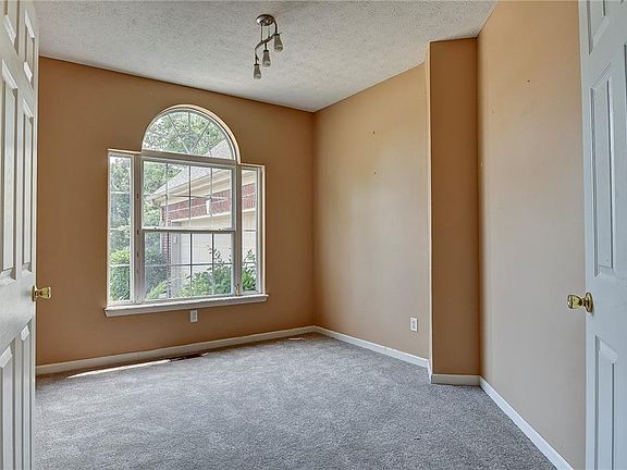 3rd image of 16921 Cedar Creek Ln
