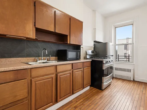 62-60 60th St, Ridgewood, NY 11385