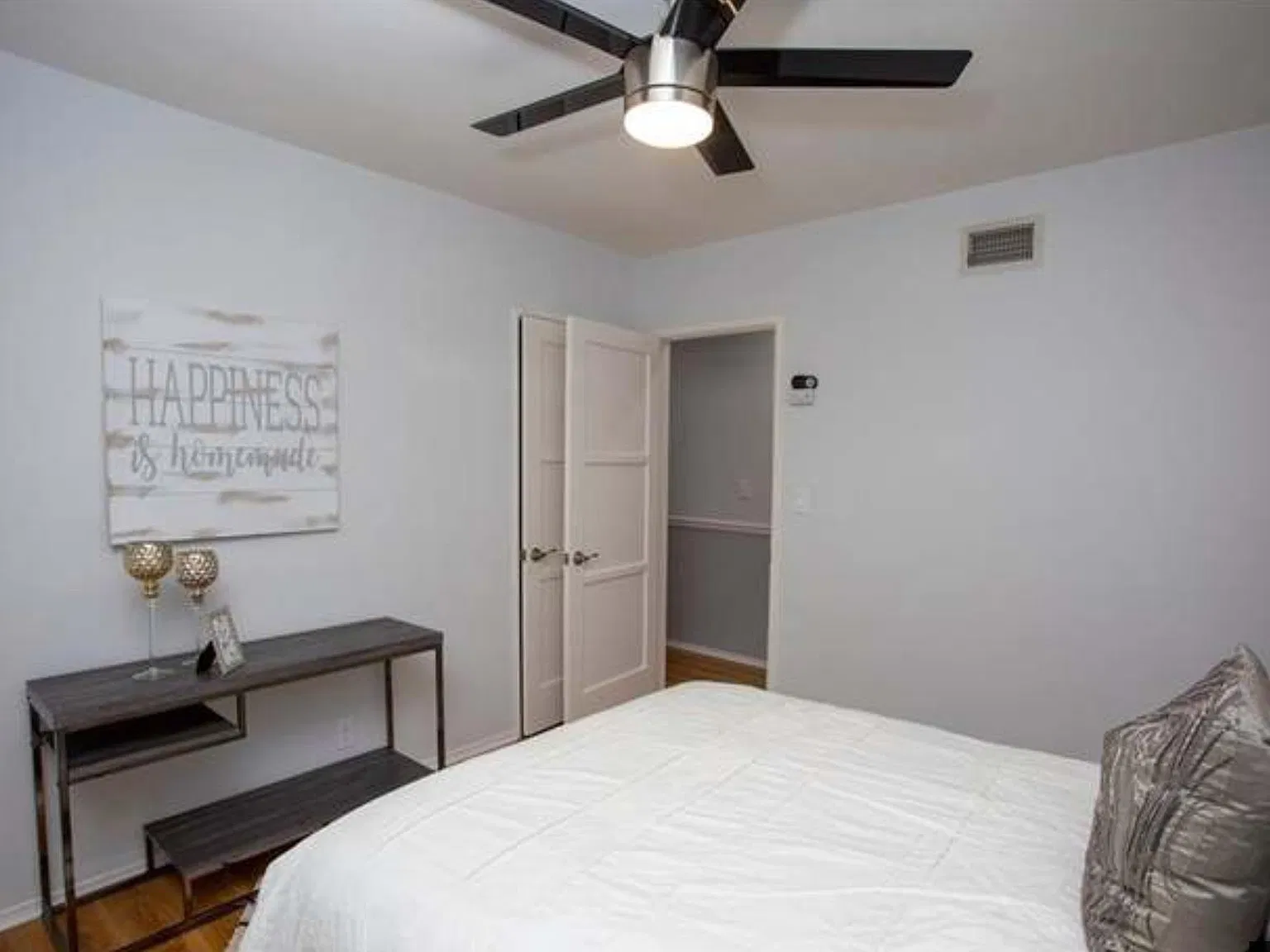 4 bed, 1450 sqft, $4,300 — Photo 4