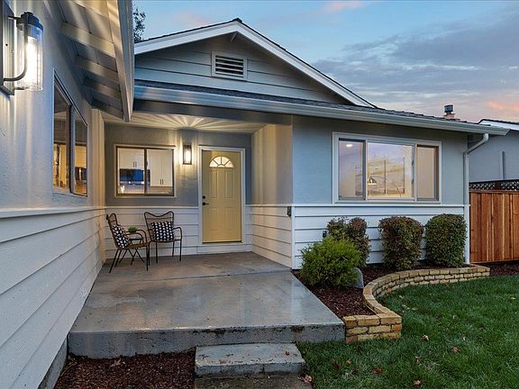 4th image of 323 Penn Way