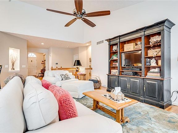 4th image of 2310 Oak Glen Ct