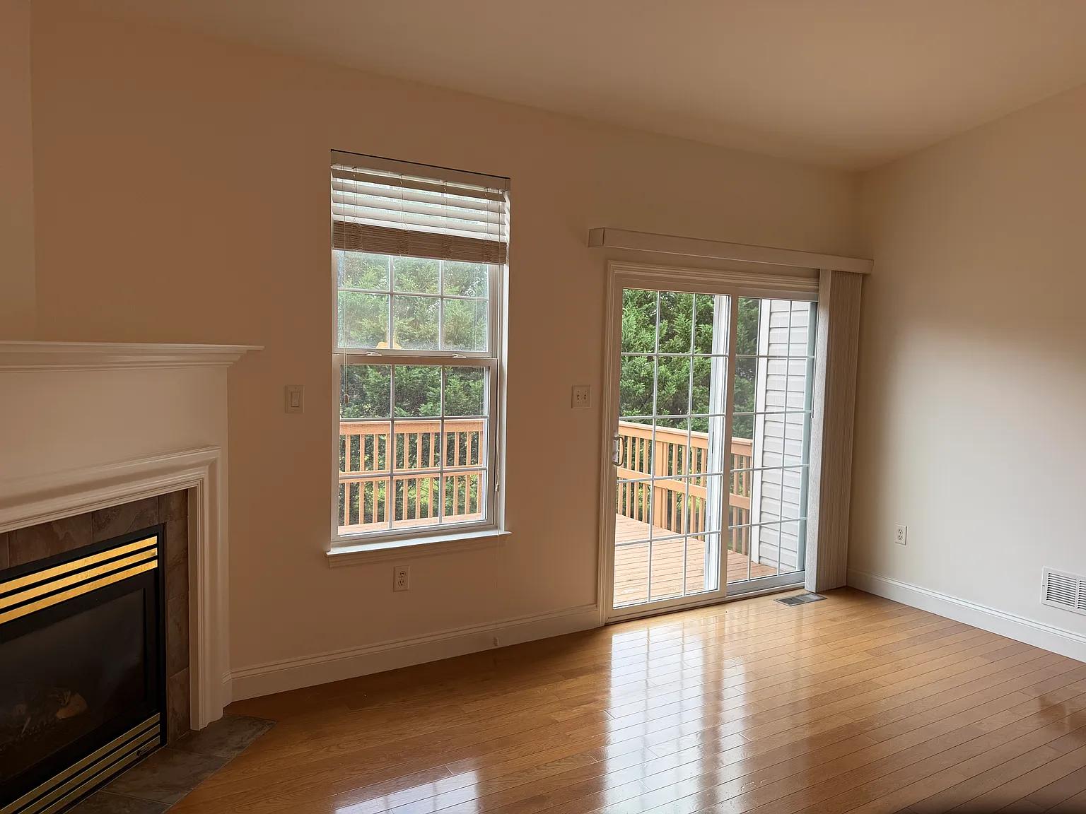 3 bed, 2.5 bath, 1700 sqft, $2,200 — Photo 3