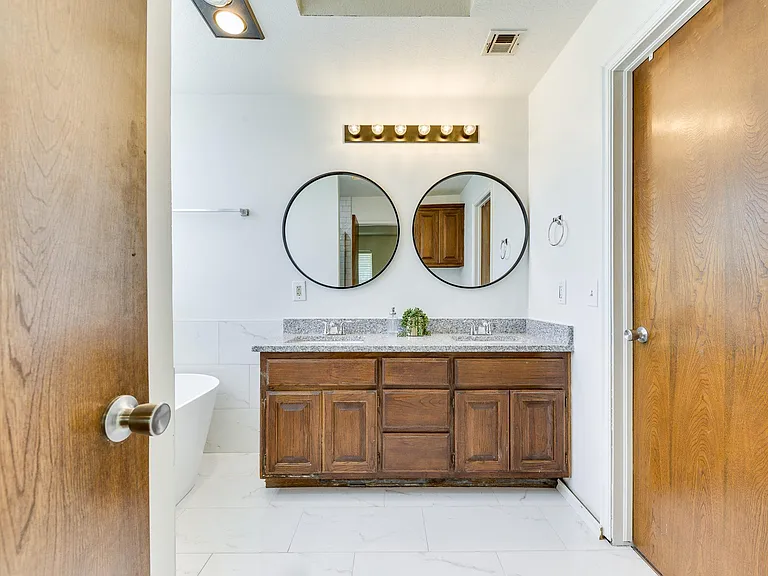 1829 Courtney Ln — Photo 37