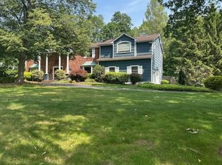 27 Coventry Rd, Livingston, NJ 07039