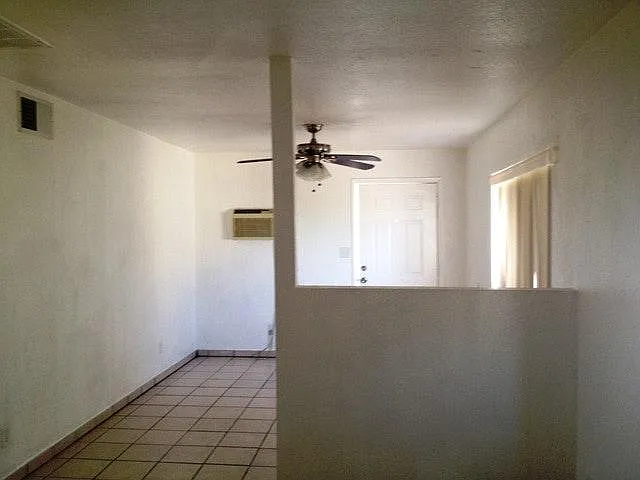 3233 W Melvin St #4 — Photo 4