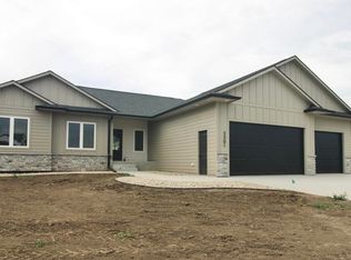 2301 S Red Oak Ave, Sioux Falls, SD 57110