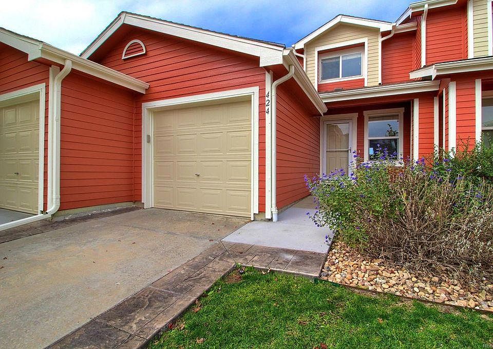 1st image of 424 Montgomery Dr #Townhouse