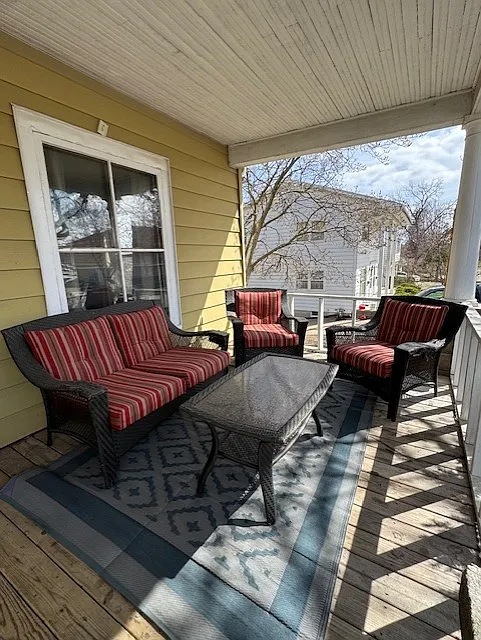 Porch - 2604 Walnut St #B