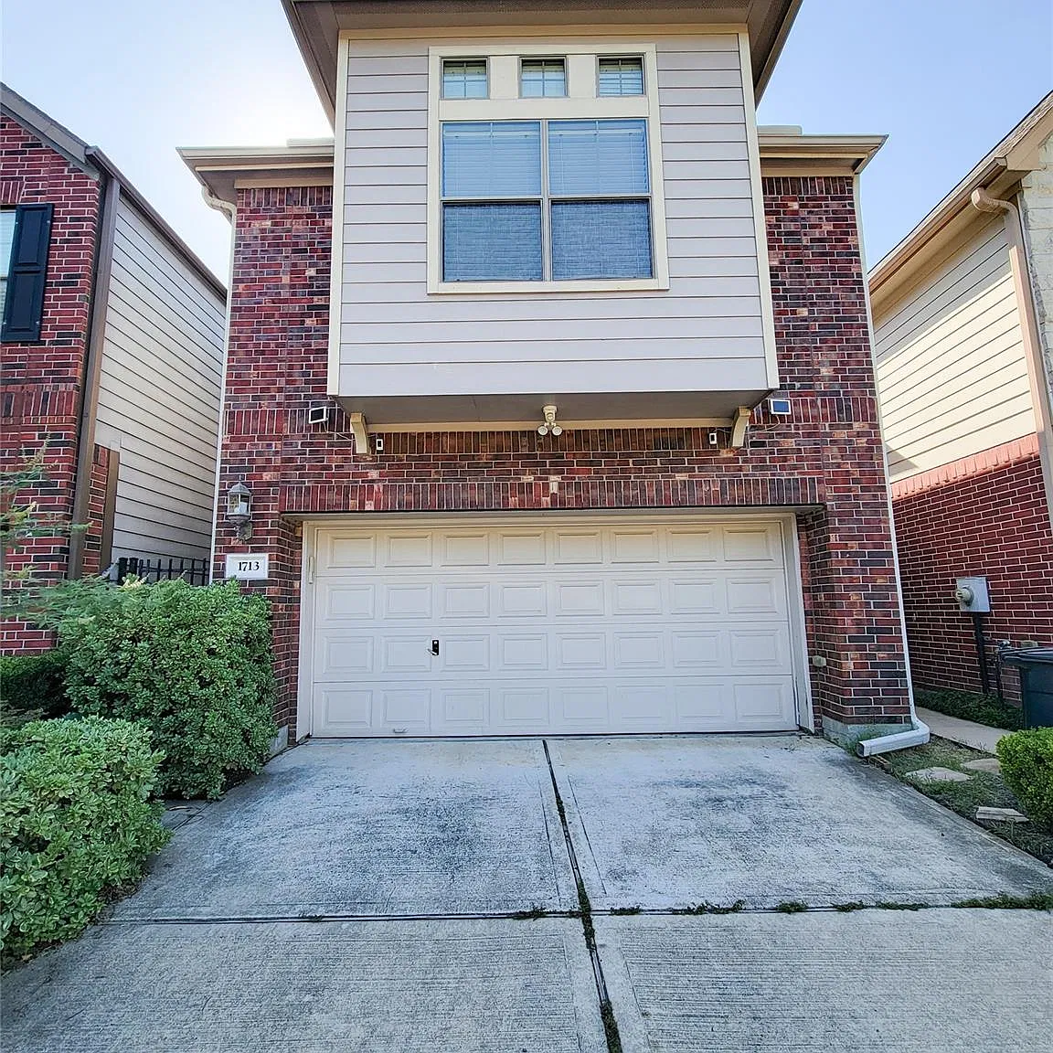 3 bed, 2.5 bath, 2450 sqft, $2,895 — Photo 2