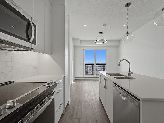 3rd image of 63 Corner Glen Cres NE #2520