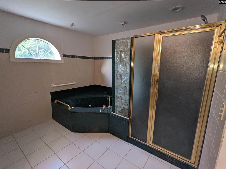 1071 Sandy Cir — Photo 9