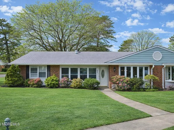 902A Dumbarton Drive, Lakewood, NJ 08701