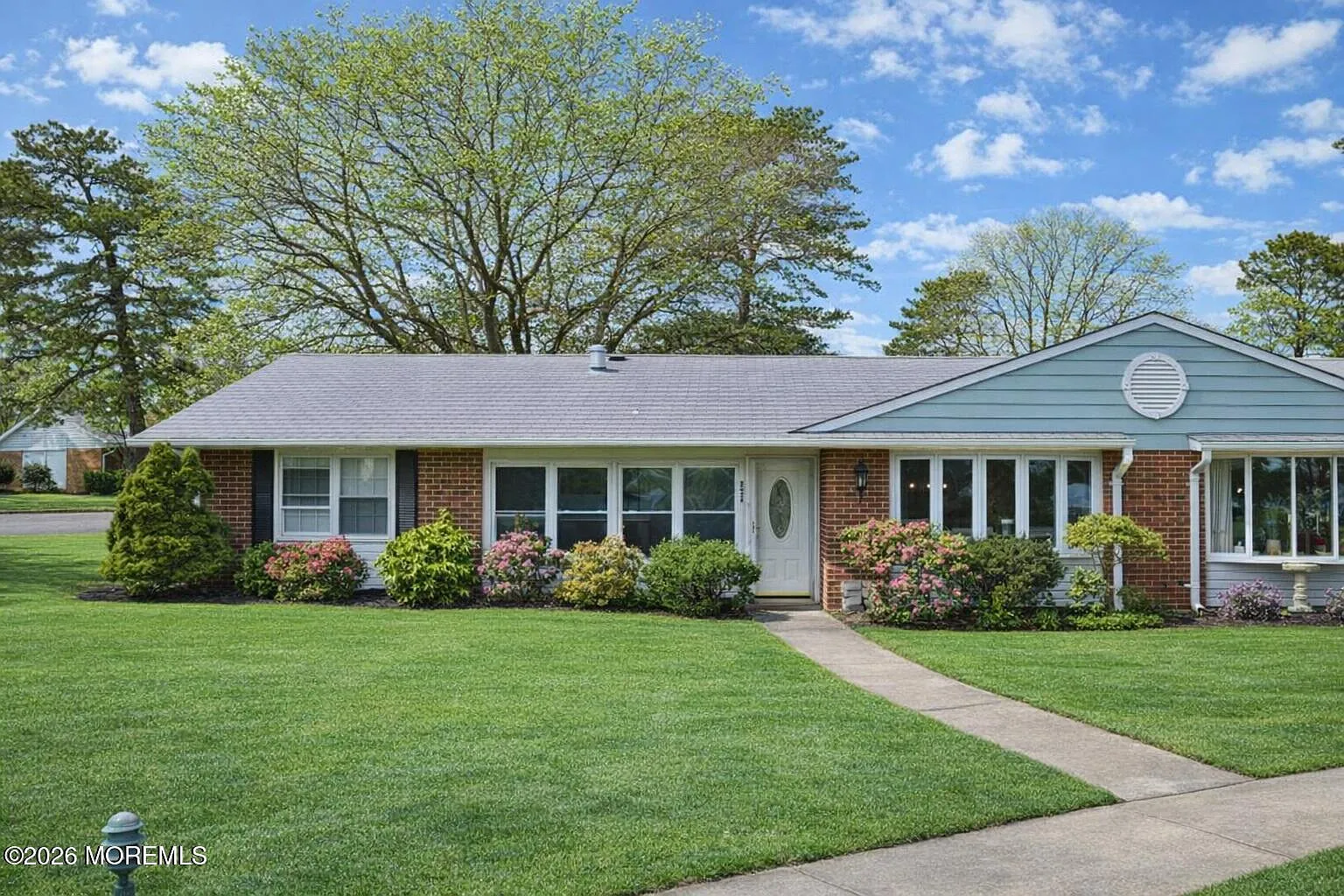 902A Dumbarton Drive photo 1