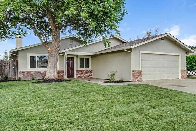 1447 Harvest Dr photo 1