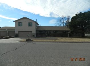 3 Renfrew Rd, Winfield, KS 67156