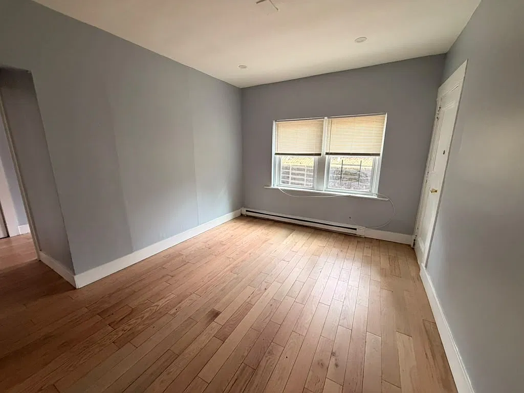 142 Rowe St — Photo 2