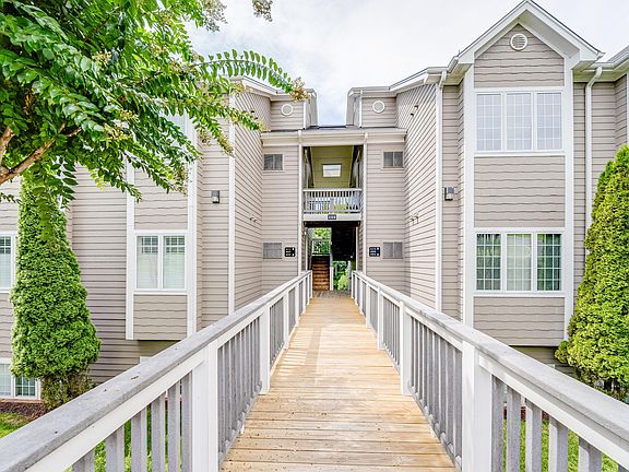2nd image of 300 S Pointe Shore Dr