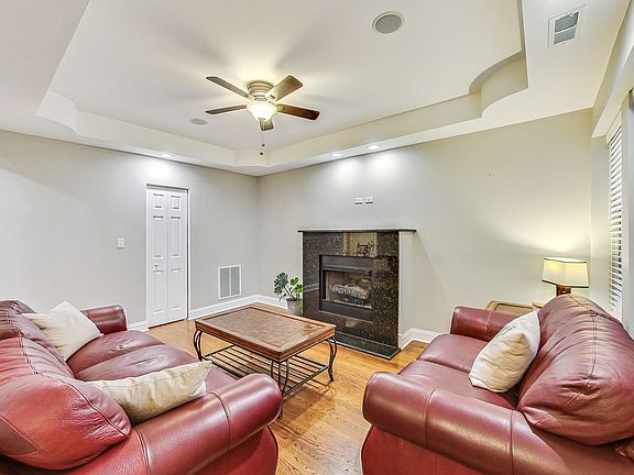 5th image of 2218 W Thome Ave APT 2N