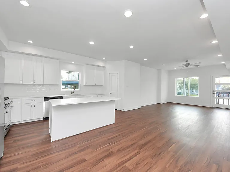 611 E 39th St #D — Photo 5