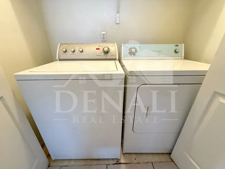 1425 E Chicago Cir — Photo 24