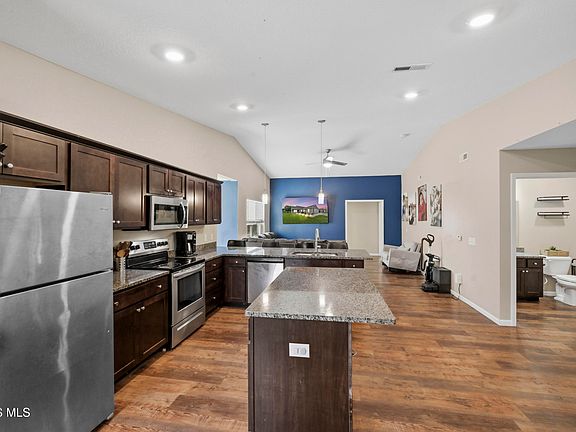 5th image of 7 Cascade Ln
